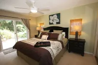 Magic Sands Home, Steps From The Beach! Air Conditioned! Hotels near Keauhou Shopping Center