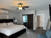 Charming 2 Bedroom Home with Hot Tub and Fire Pit