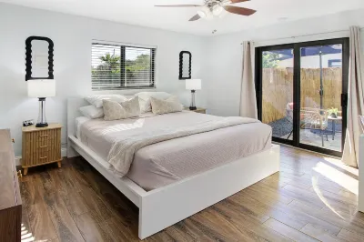 8 Mins to Beach Front Promenade-Pool-King Bed-BBQ-Games Hotels near Silver City