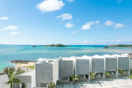 Villa Valiosa on the Beach Отели рядом с достопримечательностью «National Institute of Information and Communications Technology Okinawa Electromagnetic Wave Technol»