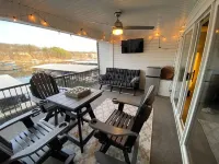 Newly remodeled updated condo,12x32 Boat slip, wi-Fi Internet cable TV, pwc slip