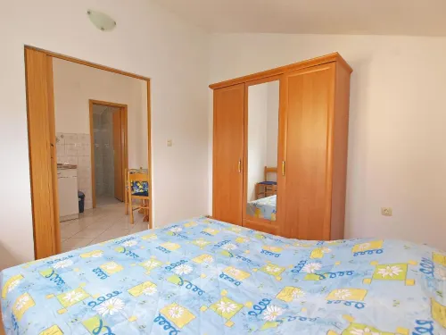 Cozy apartment in Peroj