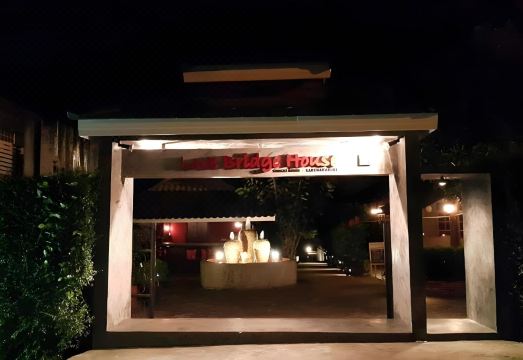 러브 브리지 하우스