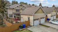 Convenient 3-BR Townhouse in SW Durham 德仁學院附近的飯店