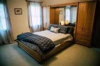 Lakefront cabin w/ dock, huge porch, game room