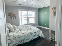 Beachfront Cabin with Lake Views & Harry Potter Room