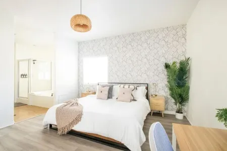 Coachella Oasis w Salt Pool/Spa, 5 min to festival