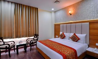 Grand Hridey 1 Minute from Railway Station