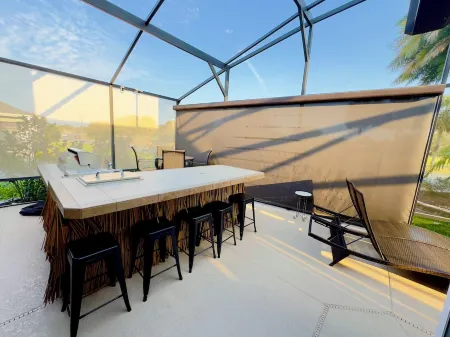 TikiTiki Lake Sumter, private pool, hot tub, game room, outdoor kitchen&tiki bar