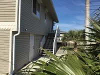 Charming 3-bedroom house in delightful Fort Myers Beach with WiFi, AC