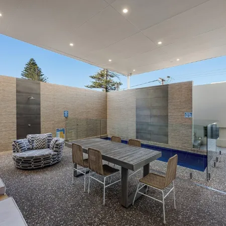 Henley Beachfront Luxury Home With Private Pool, Spa And Sauna!