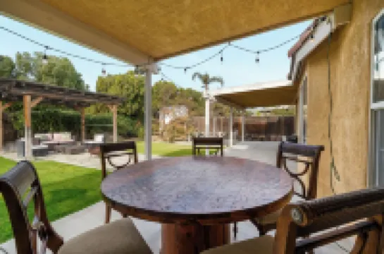 NW Gem! Modern 4BR Home:Cozy Elegance, Near Parks, Dining & Easy Freeway Access