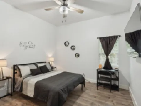 Minutes from Canyon Lake! Custom 3 Bedroom Home W/ Fire Pit. Perfect Location! スプリング・ブランチのホテル