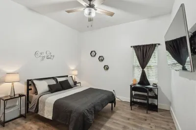 Minutes from Canyon Lake! Custom 3 Bedroom Home W/ Fire Pit. Perfect Location!
