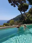 Sea view garden apartment with pool option. Near beach between Nice and Monaco