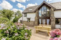 Light and airy traditional Devon Barn, pet friendly! 엄버레이 호텔