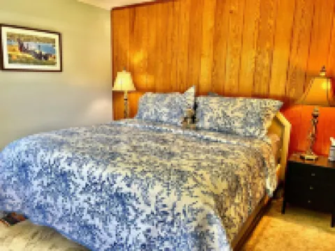 SANDY LAKES FARM - 40+ acre private retreat on Sandy Lake