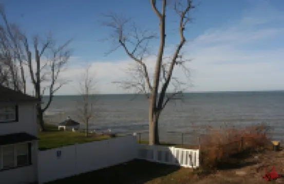 Awesome lake view & water access. GENEVA Center Strip, Sunsets, private parking!