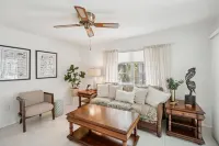 Beautiful beach house with heated pool, 1 mile to Siesta Key Beach