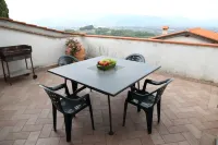 Apartment in ancient villa with swimming pool: ideal for relaxing and visiting cities of art