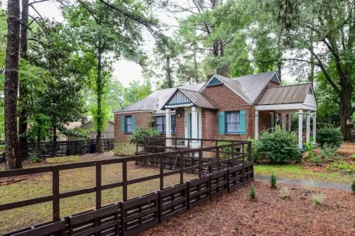 Atlanta Llama Luxury Cottage