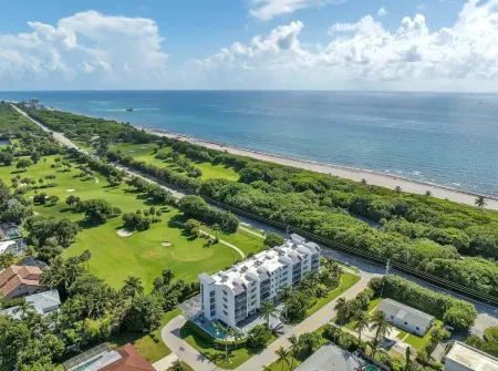 Lux 2 Bedroom - 2 Bathroom w/Balcony Directly Across from the Beach - Boca Raton