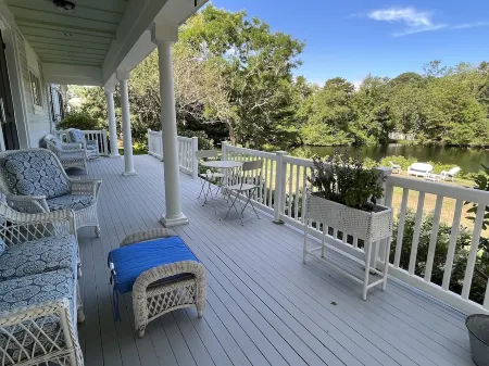 1820 Renovated home on Historic Mill Pond