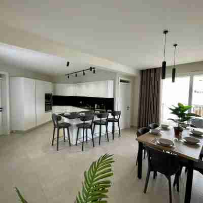 Bugibba Square Seafront Apartments by Holi Dining/Meeting Rooms