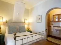 Loddeys Guesthouse Hotels near Koop Sentrum