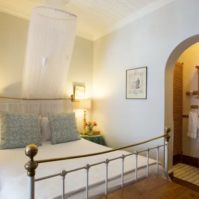 Loddeys Guesthouse Hotels near Koop Sentrum