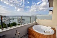 La Farine Rooms - Bathtub