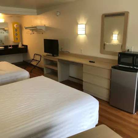 Travelodge by Wyndham Fayetteville