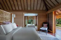 Four Seasons Resort Bora Bora Hotels in Anau