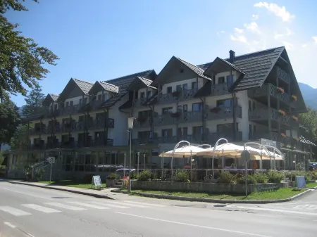Hotel Jezero Отели в г. Бохінь