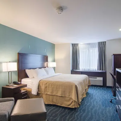 Quality Inn Seaside Hotels near Haystack Hill State Park