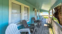 Charming House 1/2 Block from Bay