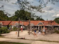 Tent Lodge with Sanitary Facilities at the Bedafse Bergen - Campsite Hotels in Uden