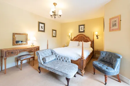 Corinium Hotel & Restaurant Отели в г. Сайренсестер