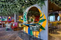 เดอะ เฟิร์ส คอลเลคชั่น ดูไบ จูไมราห์ วิลเลจ เซอร์เคิล, อะ ทริบิวต์ พอร์ตโฟลิโอ โรงแรม