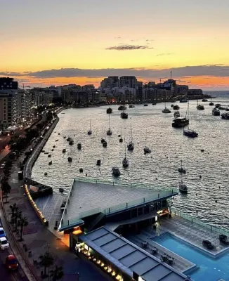 Spinola Bay Apt - Beatiful 3-Double Bed Apt Near Beach in Prime Location Hotels near Caffe` Pascucci