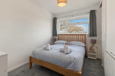 Coedrath Park 20 - Modern Apartment, Close to the Beach