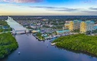 Modern Beach House w/ Heated Pool + Grill –5 Mins to Delray Beach & Atlantic Ave