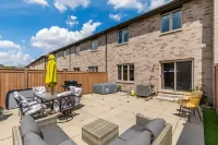 Globalstay. Waterfront 5Br Townhouse. Private Hot Tub, Gym, Sauna