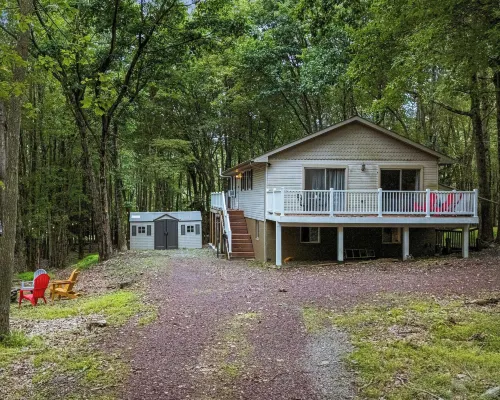 Frolic on Fern by AvantStay Enclosed Deck w Forest Views Bar Hotels in Tunkhannock Township
