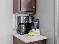 Savanna Grove Hotels in Blaine
