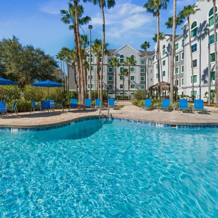 5 Minutes to Disney Free Shuttle King & Queen Bed