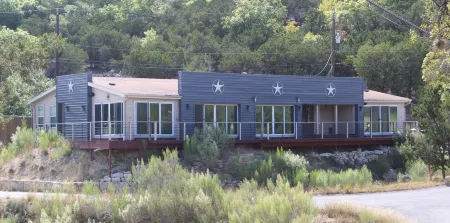 The Escape - Family Friendly, Close to Fiesta Texas, SeaWorld, Riverwalk and More