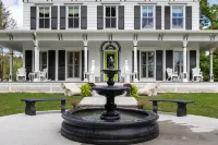 the Roxbury at Stratton Falls Hotels in Middletown