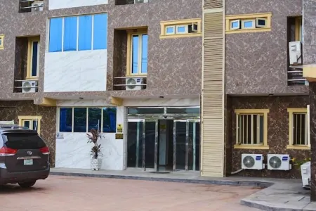 Sulerious Lakeside Hotel Отели рядом с достопримечательностью «Элеко Бич»