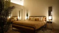 New York Style Home 10 Minutes To SNA & Disneyland Hotel dekat Christ Our Savior Catholic Parish